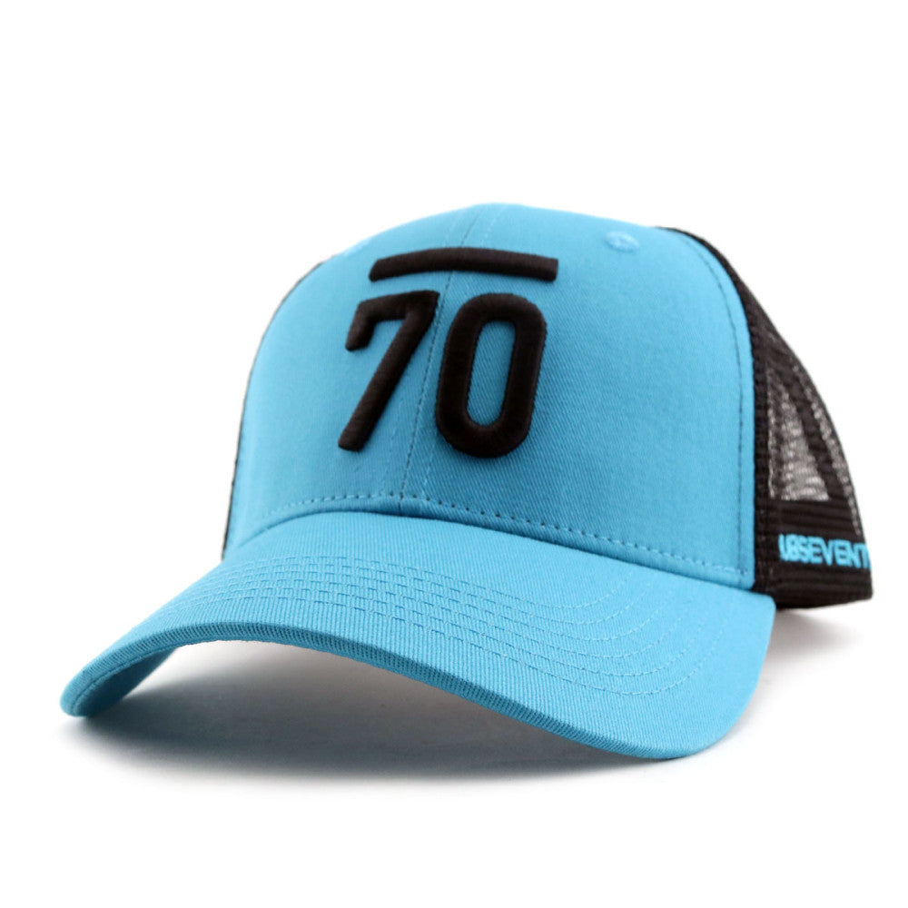 Skyblue och svart Sub 70 Aberdeen keps från Min butik, med tydlig design och logga, av tygmaterial.